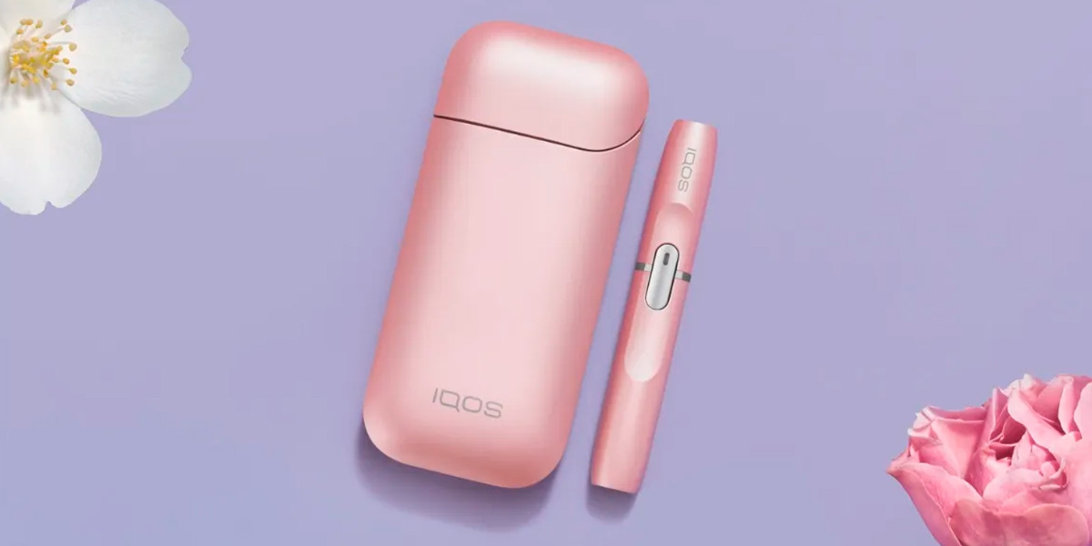 Due varianti in blu e rosa dell’edizione limitata IQOS 2.4 Plus Pink&Blue per la primavera 2018