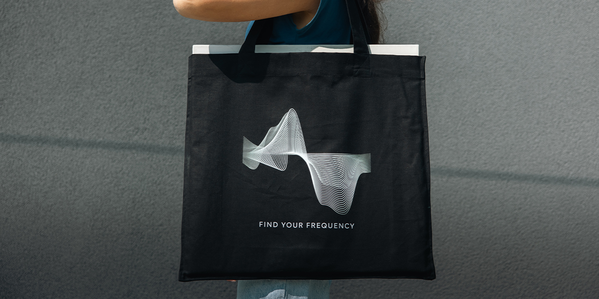 IQOS x DEVIALET Soundsorial Design - shopping bag