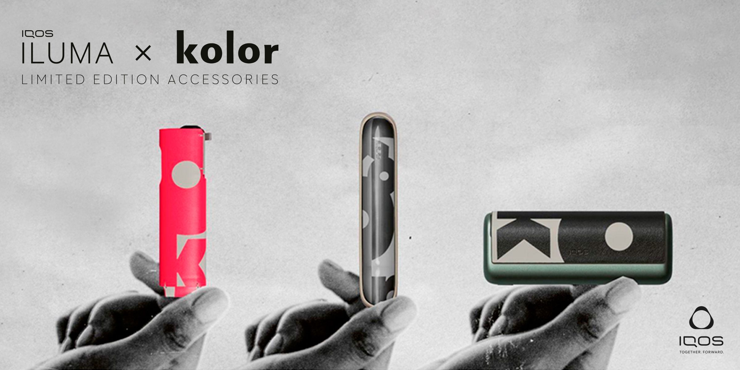 Tre dispositivi IQOS ILUMA con le varie versioni degli accessori Kolor in edizione limitata
