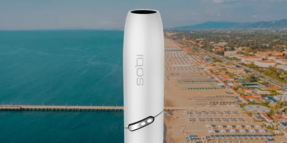 Holder IQOS 3 DUO bianco indica gli eventi di IQOS Summer 2022