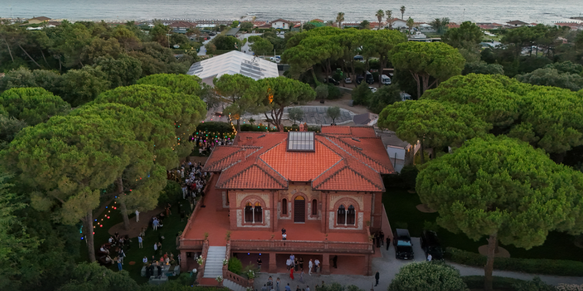 IQOS lancia «IQOS Forever Curious» con un evento esclusivo a Forte Dei Marmi