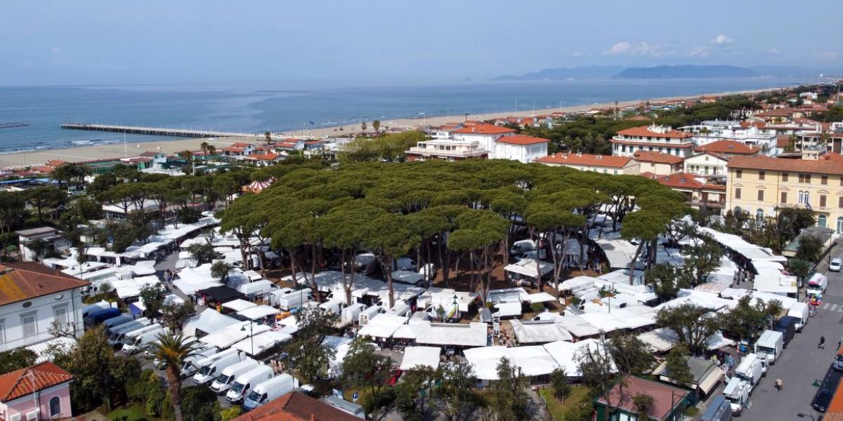 Il mercato di Forte dei Marmi | IQOS Italia