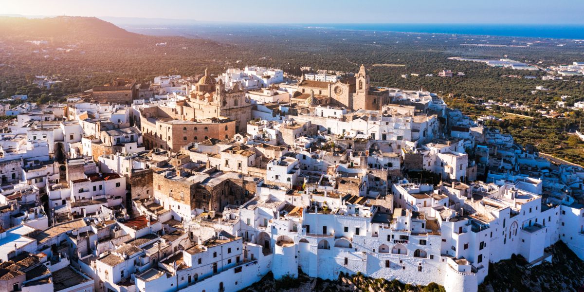 Ostuni in estate, tra mare e storia  – IQOS Italia
