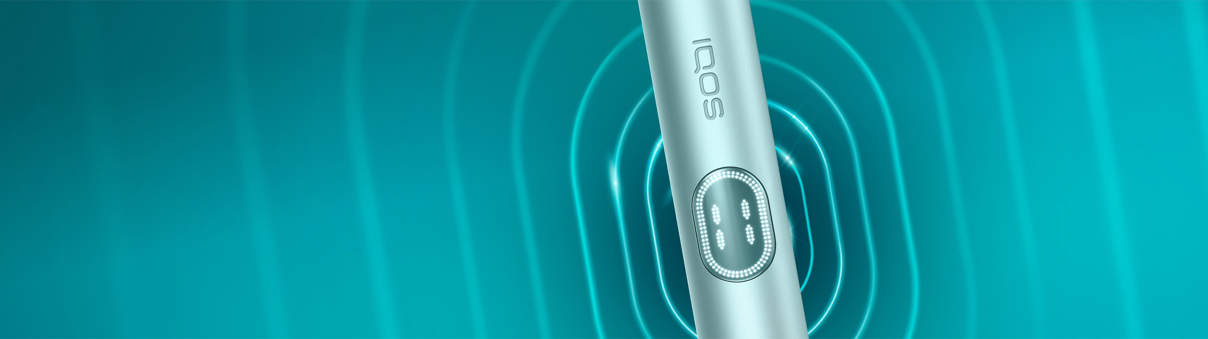 Dispositivo IQOS ILUMA i PRIME blu su sfondo turchese scuro con motivo ovale concentrico